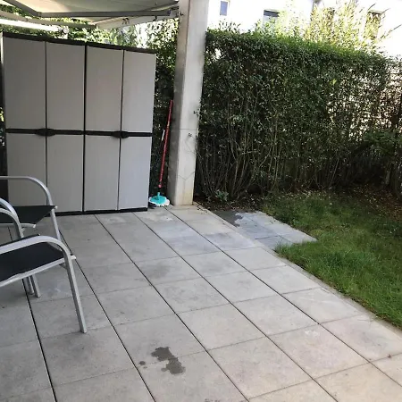 Spacious With Garden And Terrace Privatunterkunft