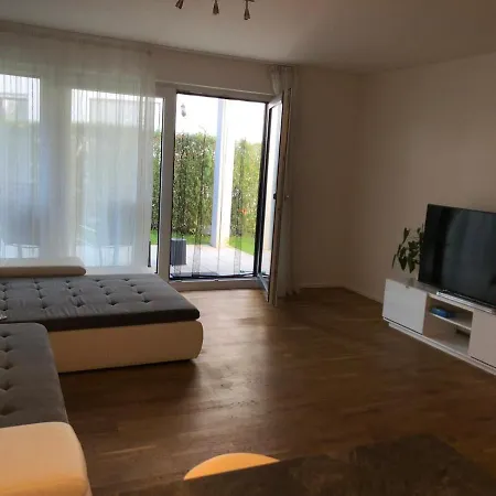 Spacious With Garden And Terrace Privatunterkunft